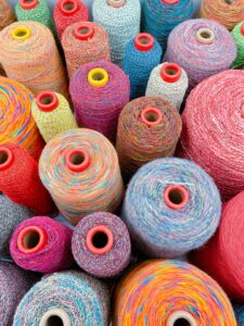 かすり染めの手編み糸